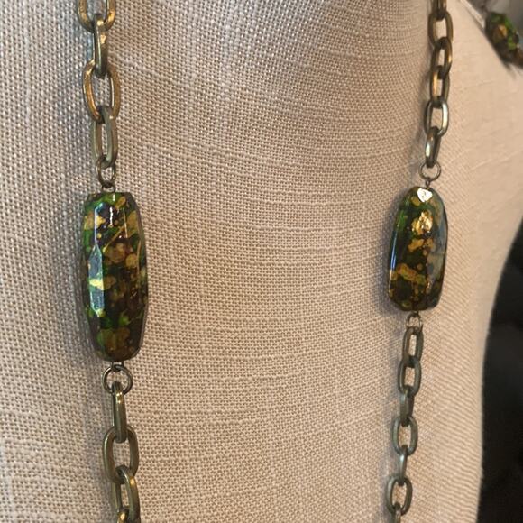 Rich and Deep Colored Costume Necklace & Earrings - Picture 4 of 8